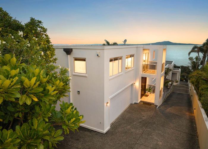  at 2/25 Churchill Road, Murrays Bay, North Shore City, Auckland