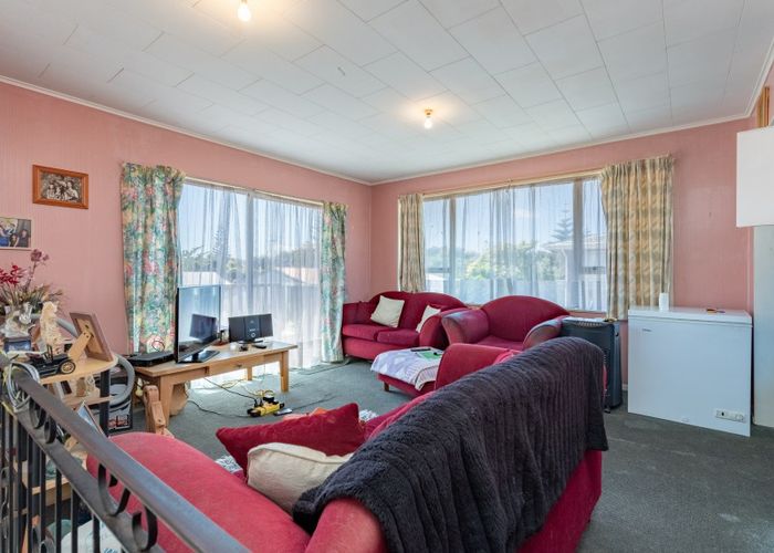 at 6/14 Ngatitoa Street, Takapuwahia, Porirua
