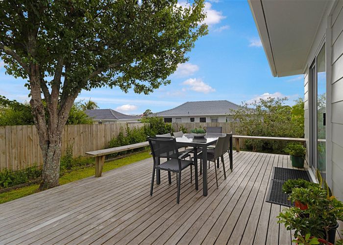  at 1/8 Iota Place, Clover Park, Auckland