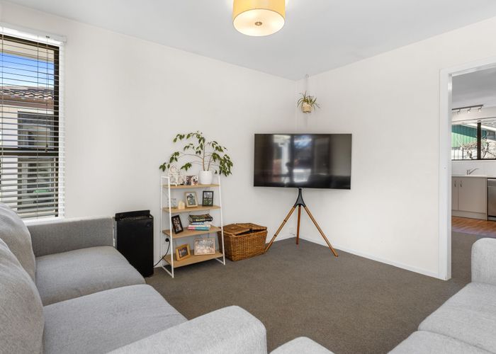  at 1/202 Grimseys Road, Redwood, Christchurch City, Canterbury