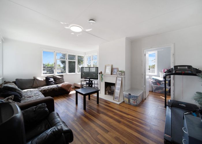  at 7 Farmer Street, Mangere East, Auckland
