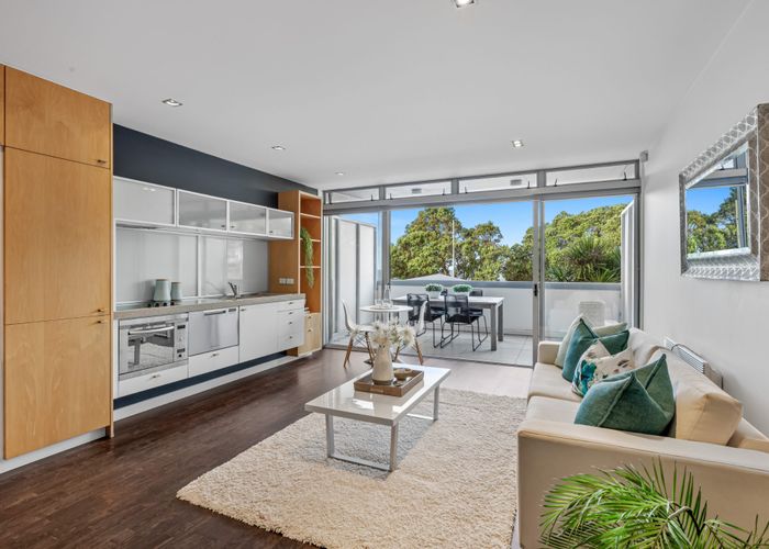  at 2/6 Beach Front Lane, Browns Bay, North Shore City, Auckland
