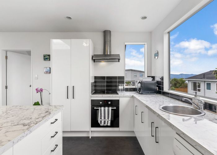  at 7D Cheyne Walk, Newlands, Wellington