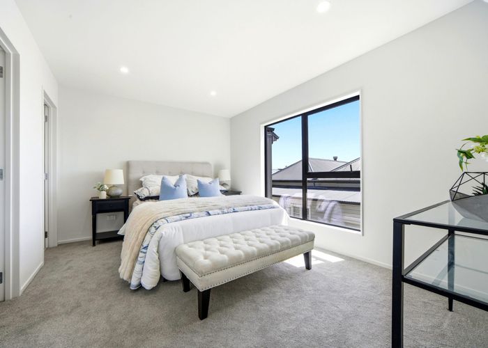  at 2/2 Coronation Street, Belmont, North Shore City, Auckland