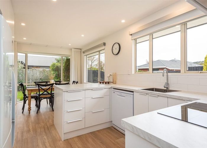  at 20 Wendy Place, Heathcote, Christchurch City, Canterbury