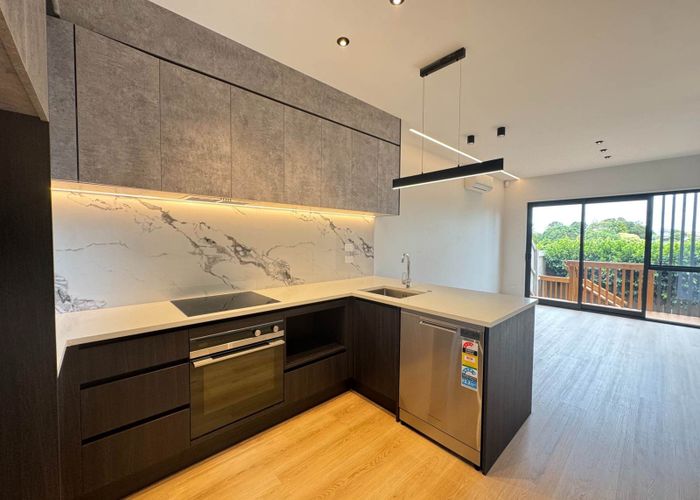  at 5/7 Brookfield Road, Te Atatu Peninsula, Auckland