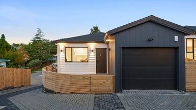  at 1/25 Hutchinson Avenue, New Lynn, Auckland