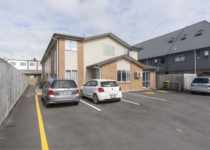  at 4/9 Greensboro Street, Hamilton East, Hamilton