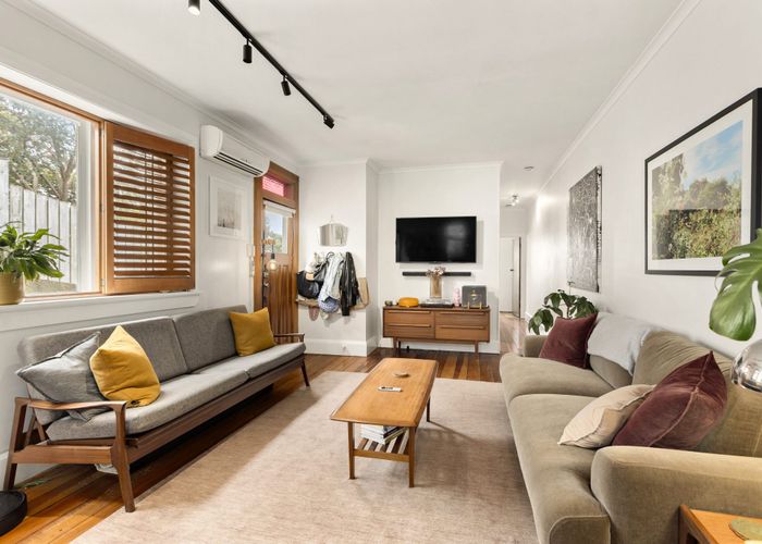  at 180 Sutherland Road, Lyall Bay, Wellington, Wellington