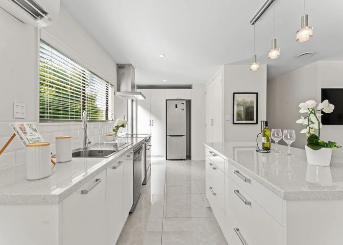  at 2/1B Eugenia Rise, Totara Heights, Manukau City, Auckland