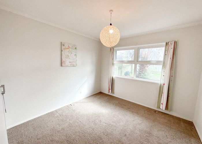  at 5 Glenmore Road, Sunnyhills, Manukau City, Auckland