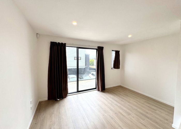  at 2/60 Triangle Road, Massey, Waitakere City, Auckland