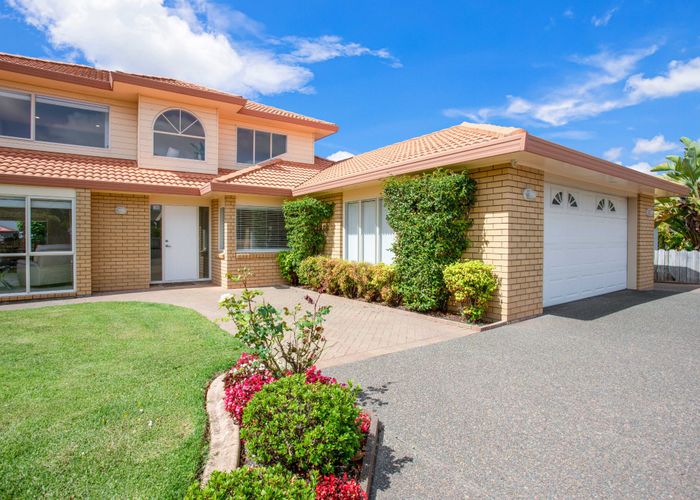 at 26 Yarlside Place, Northpark, Auckland