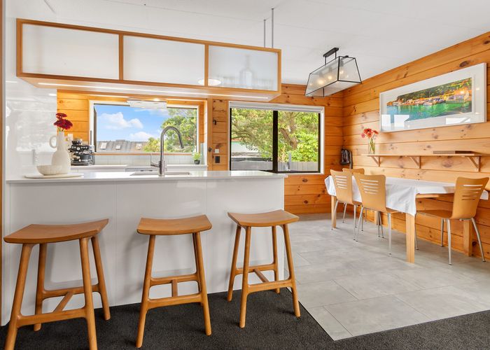  at 210A Queens Drive, Lyall Bay, Wellington