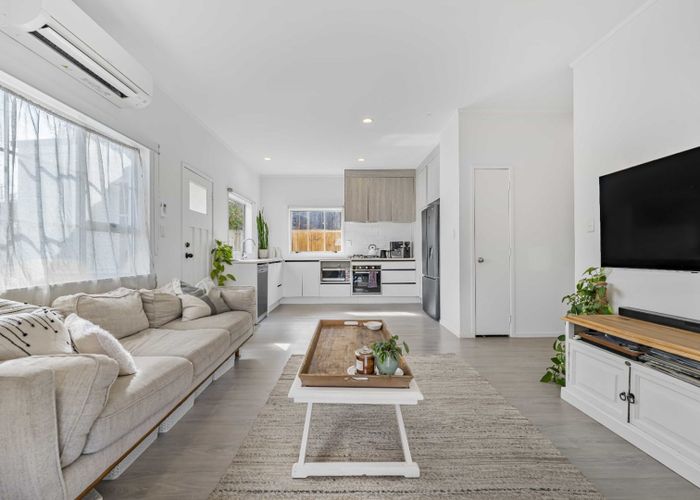  at 2/56 Northcote Road, Hillcrest, North Shore City, Auckland