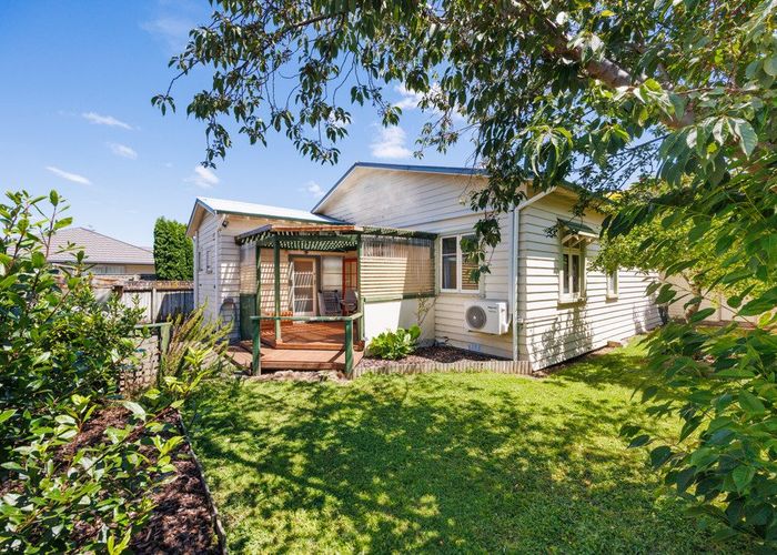  at 24 Rainforth Street, Roslyn, Palmerston North, Manawatu / Whanganui