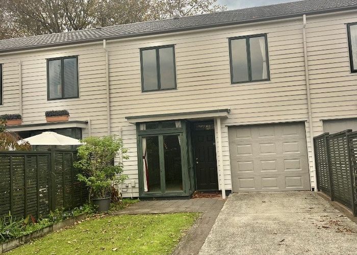  at 14/1 Ambrico Place, New Lynn, Auckland