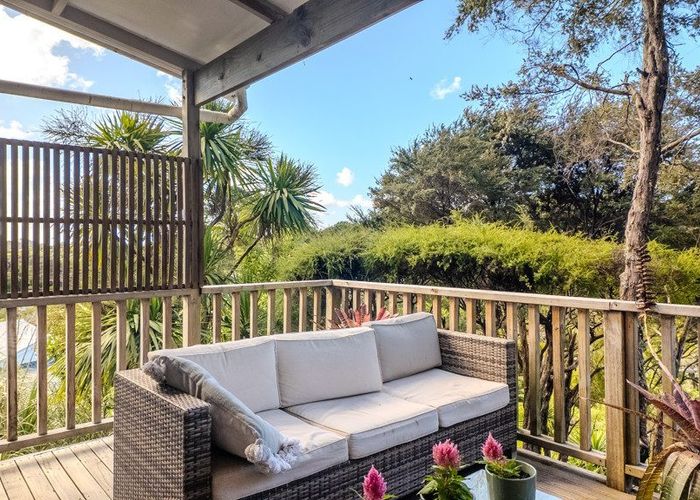  at 10 Hobson Terrace, Onetangi, Waiheke Island, Auckland