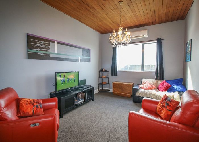  at 6 Ocean Beach Road, Bluff