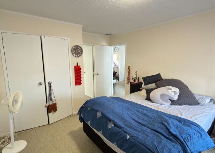  at 1/309 Wairau Road, Totara Vale, North Shore City, Auckland