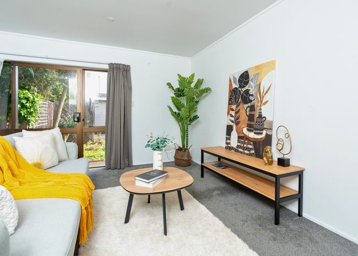  at 190B Clarkin Road, Fairfield, Hamilton
