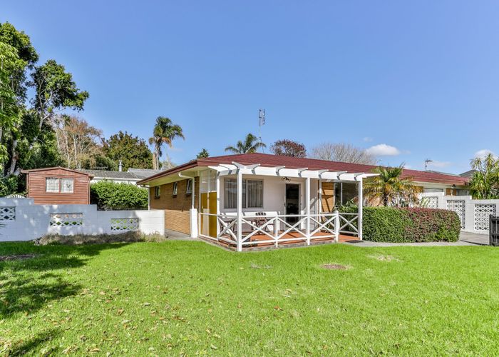  at 2/5 Vivian Wilson Drive, Eastern Beach, Auckland
