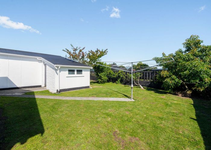  at 15 Kensington Place, Fairfield, Hamilton