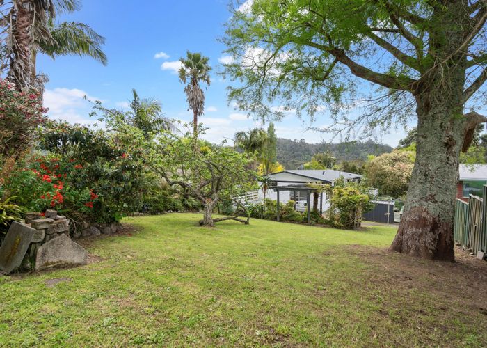  at 9 Grassmere Road, Henderson Valley, Auckland