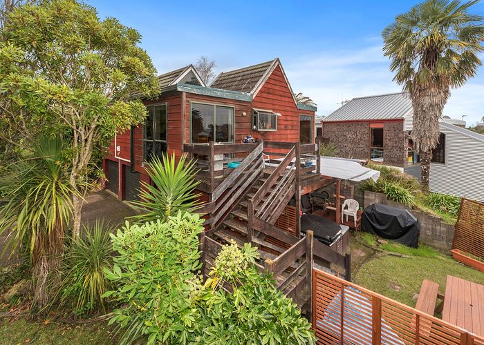 at 2 Pohutukawa Drive, Pukete, Hamilton