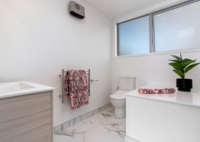  at 6/7 Flanshaw Road, Te Atatu South, Auckland