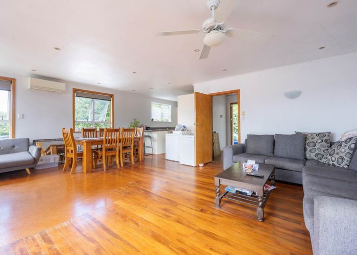  at 10 Merchant Avenue, Te Atatu South, Waitakere City, Auckland