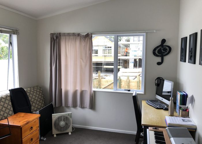  at 2/94 Holly St, Avondale, Auckland City, Auckland