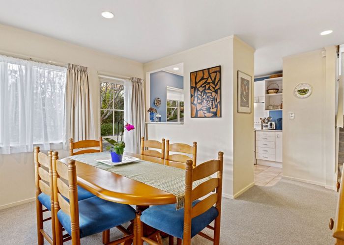  at 2/30 Sunset Road, Unsworth Heights, North Shore City, Auckland