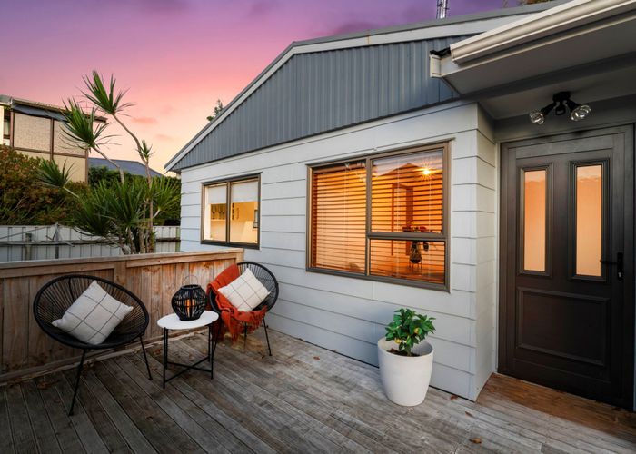  at 2/51 Eskdale Road, Birkdale, North Shore City, Auckland