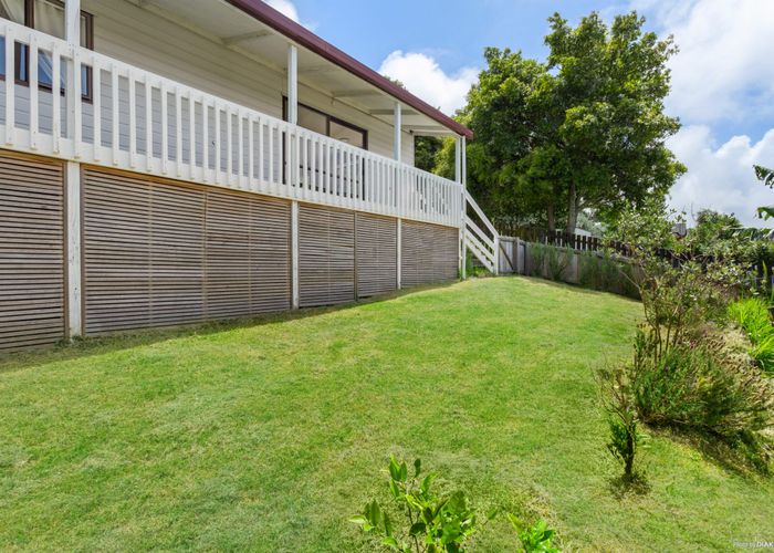  at 2/16 Normanton Street, Glenfield, North Shore City, Auckland