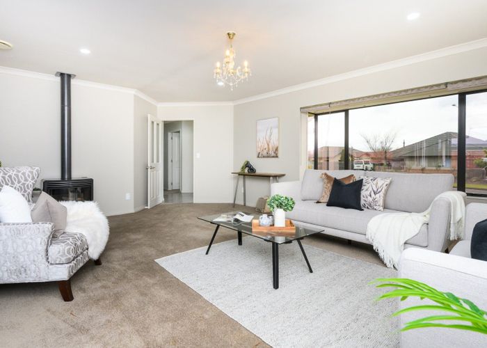  at 6 Ron Place, Fitzherbert, Palmerston North, Manawatu / Whanganui