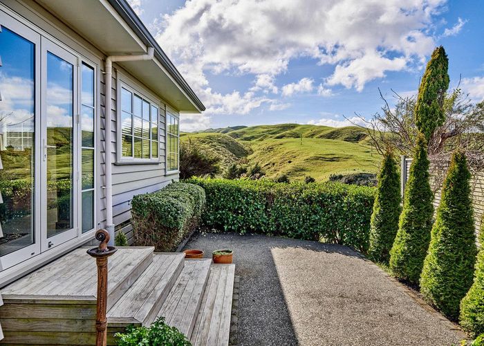  at 21 Pendennis Point, Camborne, Porirua