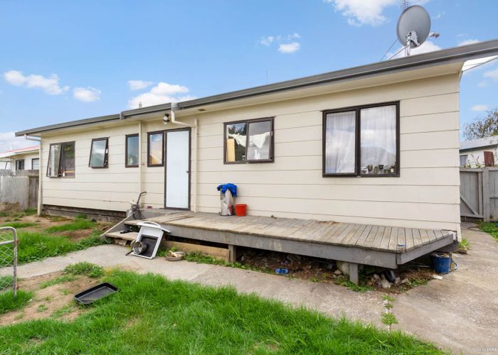  at 1/100 Shifnal Drive, Randwick Park, Auckland