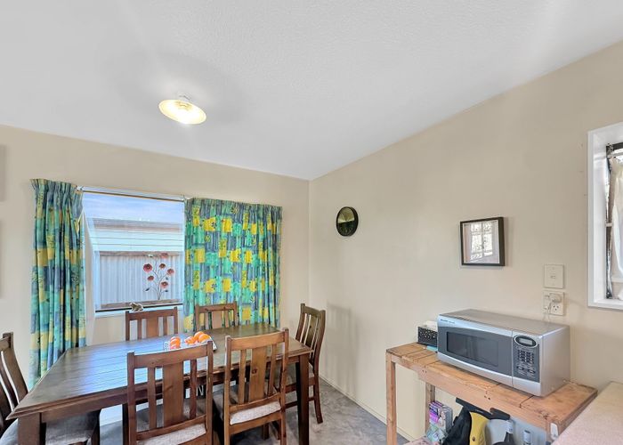  at 2/10 Neill Street, Hornby, Christchurch