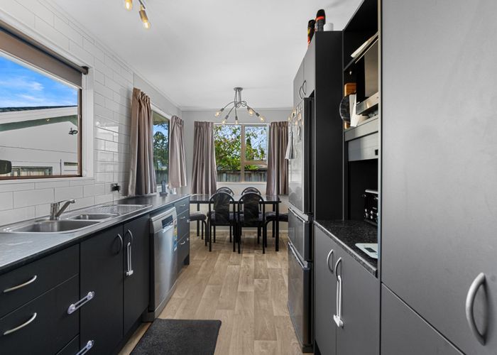  at 6 Bradley Place, Nawton, Hamilton