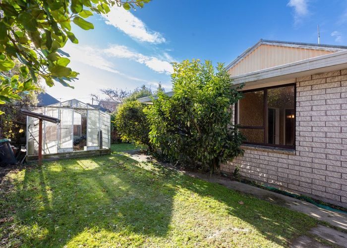  at 2/17 Garreg Road, Fendalton, Christchurch City, Canterbury