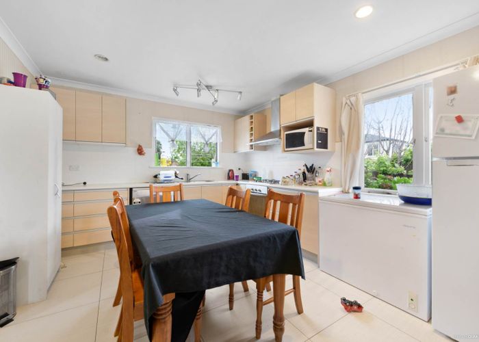  at 2 Surrey Street, Manurewa, Auckland
