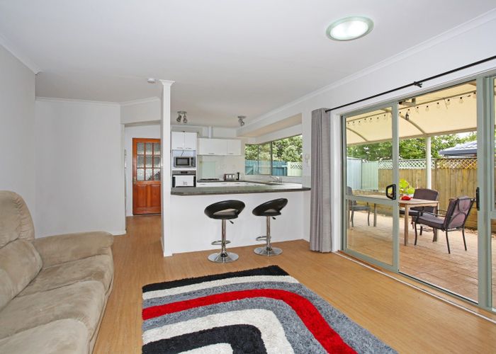  at 6 Cottesmore Place, Huntington Park, Manukau City, Auckland