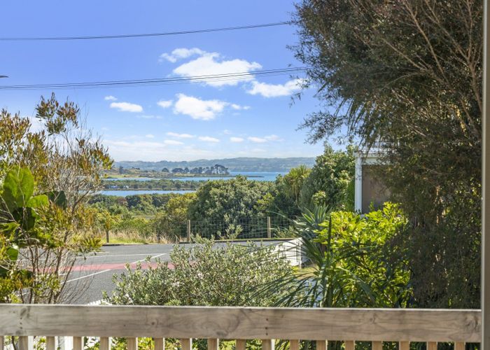  at 4 Kapuka Road, Mangere Bridge, Auckland