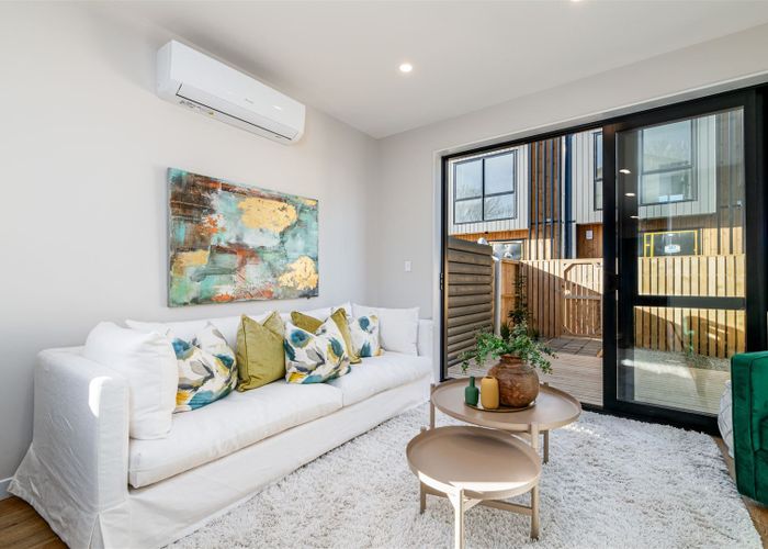  at 4/110 Beach Road, Te Atatu Peninsula, Auckland