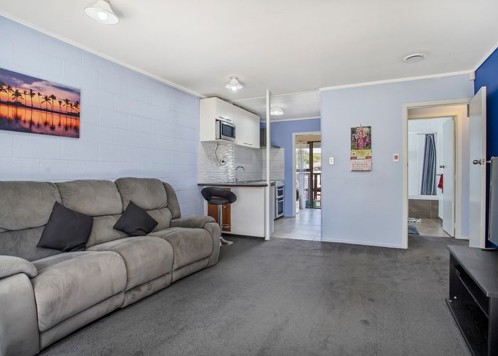  at 4/22 Longford Street, Mount Wellington, Auckland