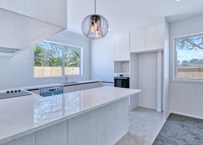  at 102c Gloucester Road, Manurewa, Manukau City, Auckland