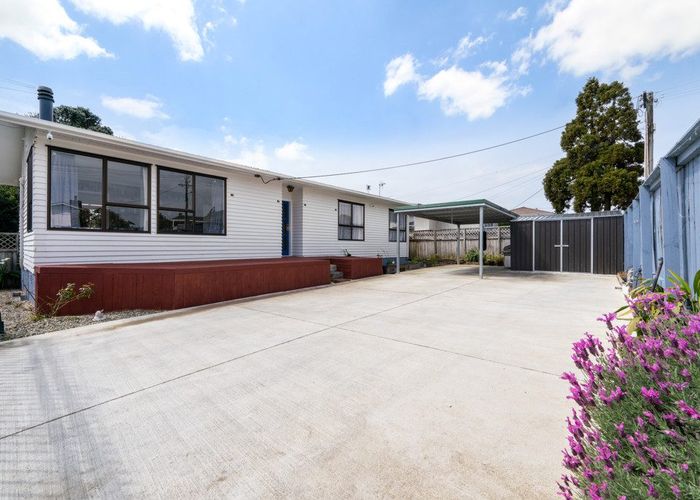  at 9 Garelja Road, Henderson, Waitakere City, Auckland