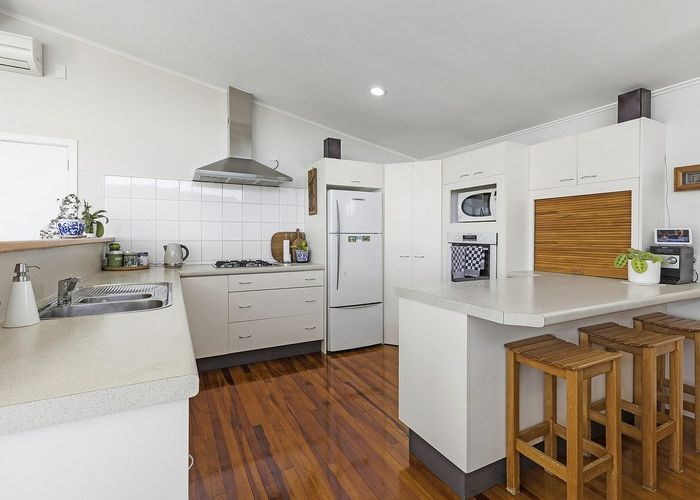  at 3 Tirowhanga Road, Paremata, Porirua, Wellington