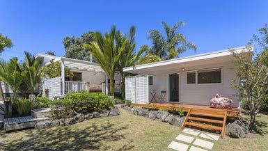  at 11 George Avenue, Herald Island, Auckland